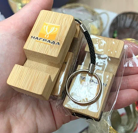 Брелки с логотипом